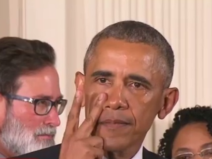 Обама расплакался, вспомнив о детях, погибших от огнестрельного оружия. Видео