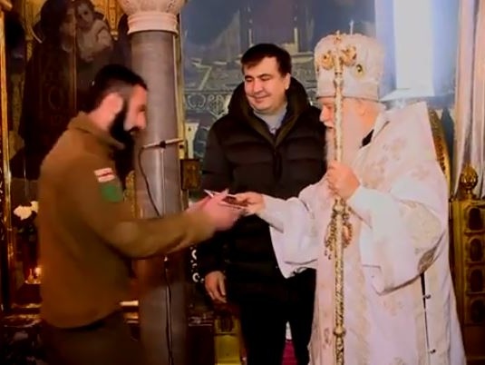 Саакашвили: Патриарх Филарет наградил медалями святого Георгия более 30 грузин, воюющих в Украине
