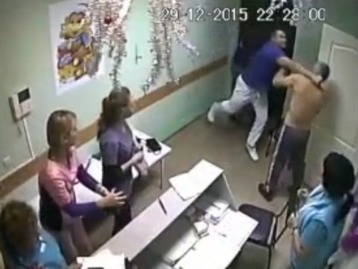 В Белгороде врач забил до смерти пациента в больнице. Видео