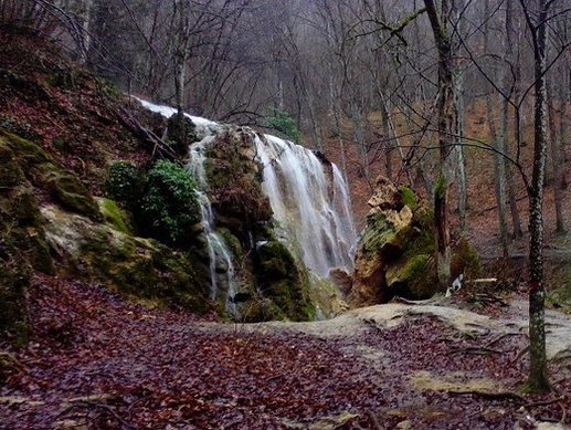 В Крыму обрушился козырек водопада Серебряные Струи