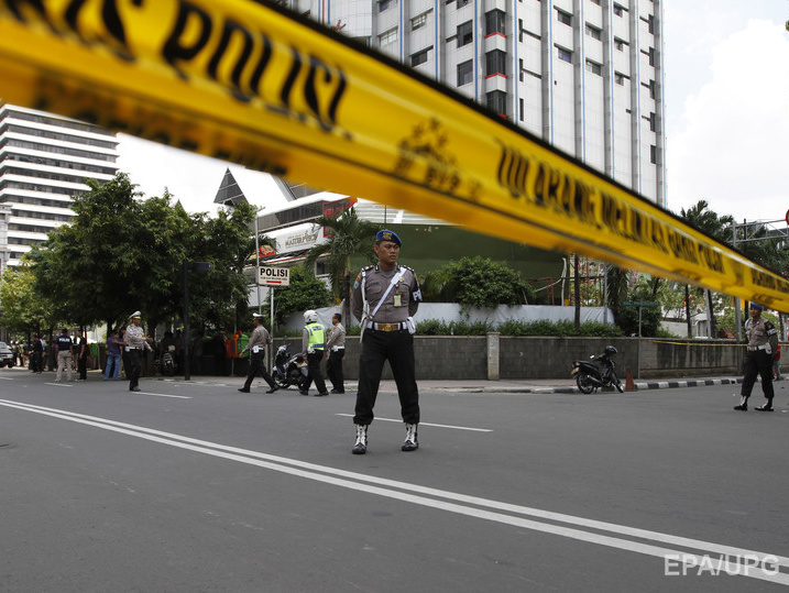 Число погибших при взрывах в Джакарте выросло до шести, в городе слышна стрельба