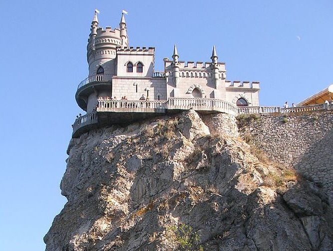 Замок "Ласточкино гнездо" частично закрыли для туристов из-за аварийного состояния
