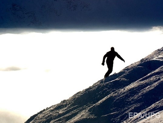 Госслужба по ЧС: Спасатели нашли сноубордиста, заблудившегося в горах в Закарпатье 