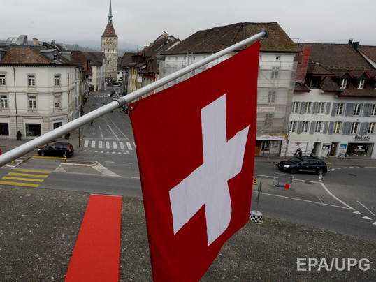 Власти Швейцарии намерены отбирать у мигрантов деньги за их содержание