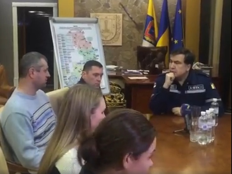 Саакашвили созвал совещание в связи с непогодой: движение по трассе Одесса &ndash; Киев обещают восстановить к вечеру понедельника