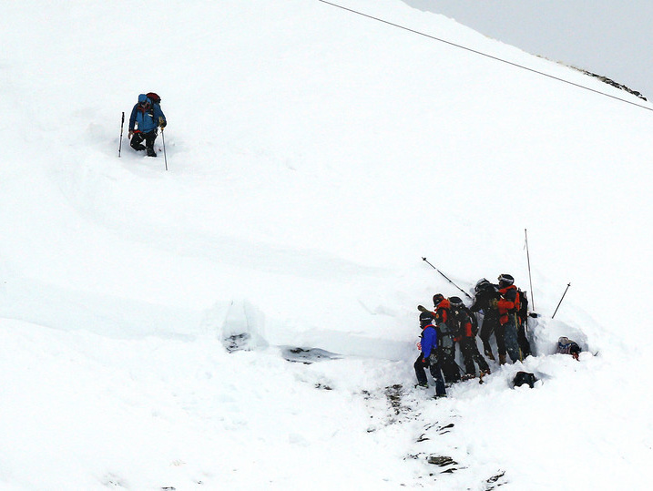 По меньшей мере пять военнослужащих погибли из-за схода лавины во французских Альпах