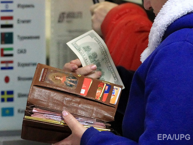 В обменниках Киева доллар подорожал до 26,7 грн &ndash; СМИ
