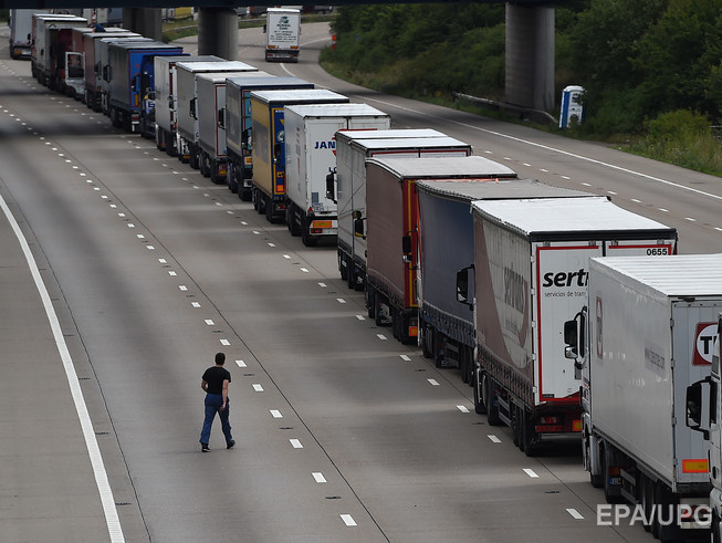 Около сотни молдавских грузовиков с товарами из России "застряли" на украинской таможне
