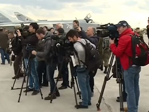 На авиабазу РФ в Сирии допустили иностранных журналистов