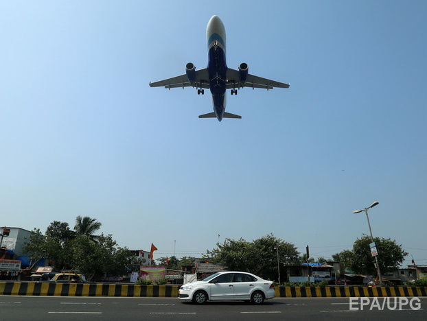 В Индии пассажирский самолет совершил экстренную посадку из-за сообщения о бомбе на борту