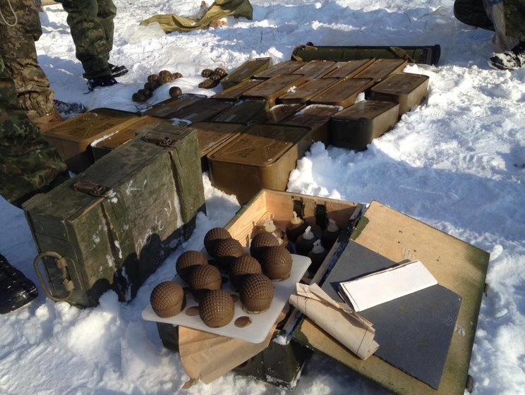 В Луганской области СБУ обнаружила тайник с большим количеством оружия и боеприпасов