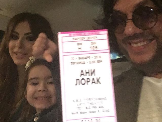 Ани Лорак спела на концерте с дочерью Софией. Видео