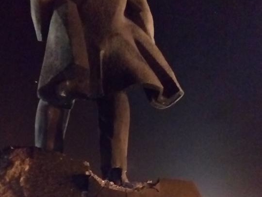 В Донецке ночью пытались взорвать памятник Ленину