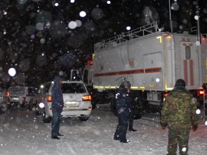 В Казахстане разбился вертолет, погибли пять человек, включая больного ребенка