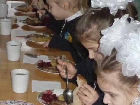 Блок Петра Порошенко предлагает Раде восстановить в школах бесплатное питание