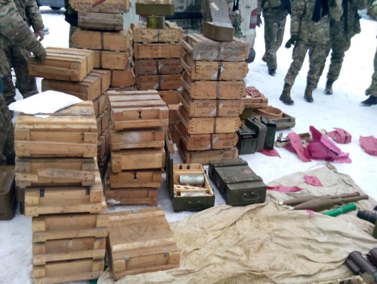 СБУ обнаружила в Донецкой области крупный тайник с боеприпасами