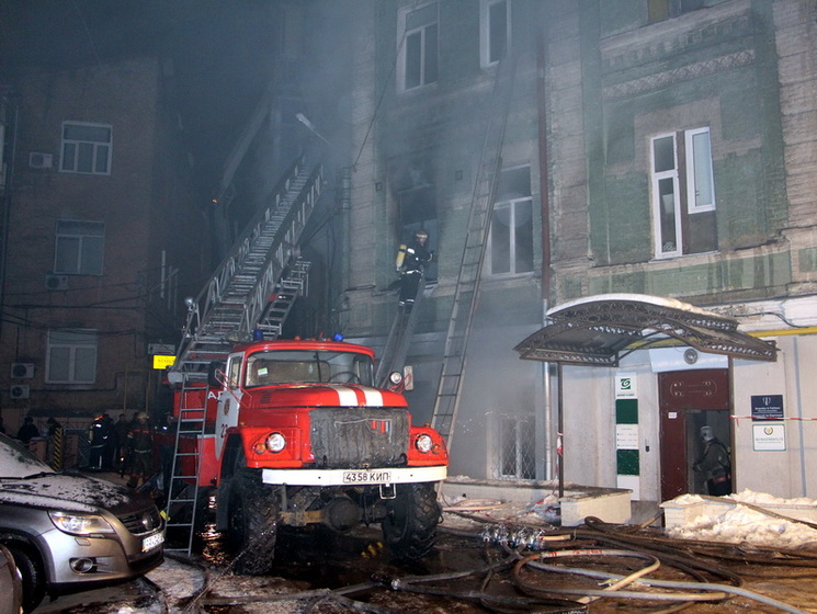 ГСЧС: В Киеве горело здание главного следственного управления Генпрокуратуры Украины