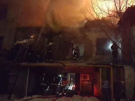 МЧС: Жертвами пожара на московском швейном предприятии стали 12 человек