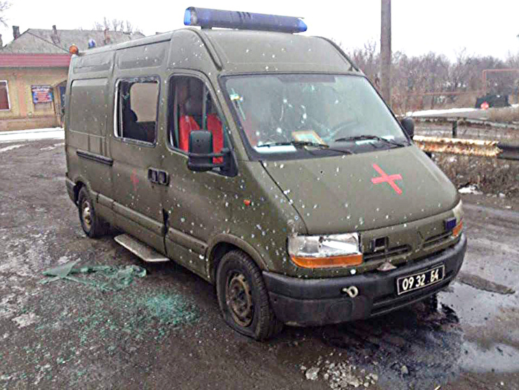 Волонтерская "скорая помощь" попала под обстрел на блокпосту в Майорске