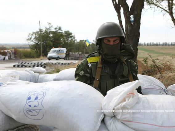 Госпогранслужба: На блокпосту "Новоайдар" задержали двоих украинцев, незаконно перевозивших свыше 40 тонн минеральных удобрений