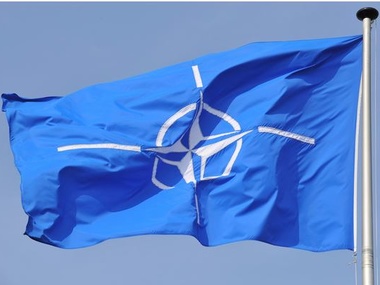 НАТО: Мы готовы продолжать сотрудничество с Украиной и помогать в реализации реформ