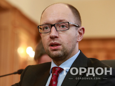 Яценюк: Я не иду в президенты и сдаю депутатский мандат