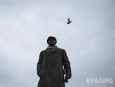 Кабмин: В 2015 году в Украине демонтировали 139 коммунистических памятников