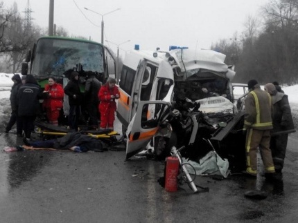 В Харькове из-за ДТП с участием скорой помощи и рейсового автобуса погибли три человека