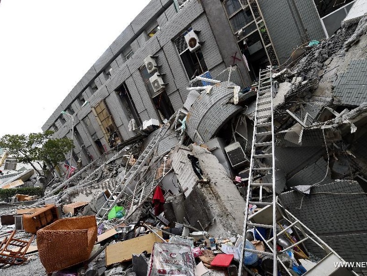  Число жертв землетрясения на Тайване достигло 11, ранения получили 475 человек