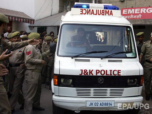 В Индии автобус столкнулся с цементовозом, 13 человек погибли