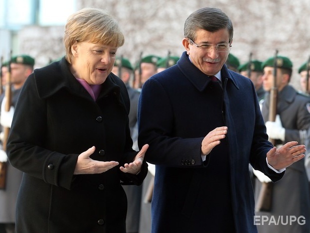 Меркель посетит Анкару на фоне кризиса с мигрантами