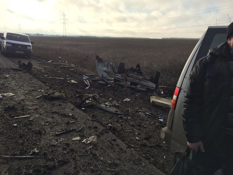 В районе Марьинки подорвался пассажирский микроавтобус, три человека погибли