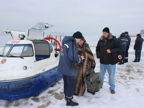 В Кировоградской и Черкасской областях спасатели сняли с оторвавшихся льдин 12 рыбаков