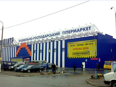 Неизвестный грозит взорвать строительные гипермаркеты Киева