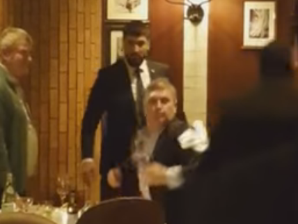 В сети появилась запись инцидента с Касьяновым и тортом в московском ресторане. Видео