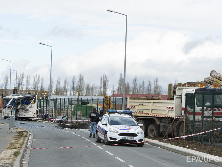 Во Франции грузовик столкнулся со школьным автобусом, погибли шестеро детей