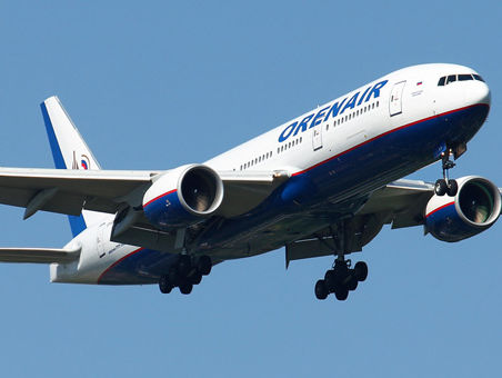 В Сети появились кадры эвакуации пассажиров из российского Boeing из-за отказа двигателя. Видео