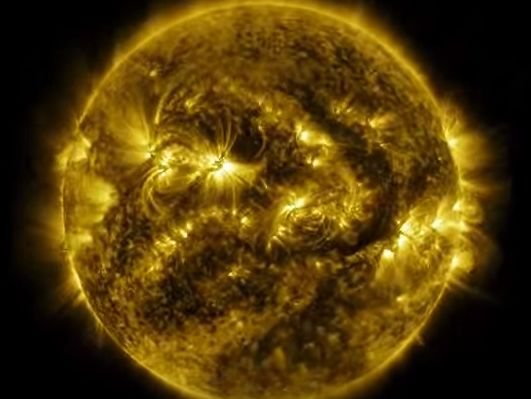 NASA показало поведение Солнца в течение года в высоком качестве. Видео