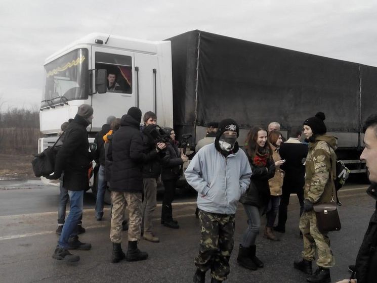 Гражданский корпус "Азов": Активистам, блокирующим российские фуры на Черниговщине, угрожали титушками