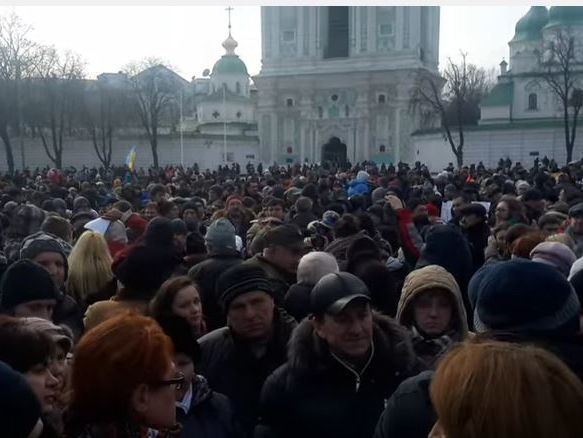 "Защити полицию". На Софийской площади в Киеве проходит акция в поддержку патрульной полиции. Видео