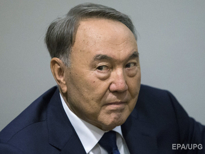  "Кто-нибудь, дайте мне денег". Как Назарбаев в магазин ходил. Видео
