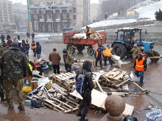 Коммунальщики убрали последнюю палатку "третьего Майдана"