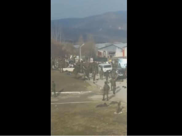 В воинской части в Чечне около 100 чеченцев с битами и арматурой избили 25 сослуживцев-россиян. Видео