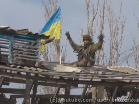 Украинская армия устанавливает контроль над Широкино. Видео