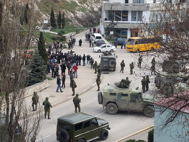 В Балаклаве войска РФ пытаются захватить отряд пограничников