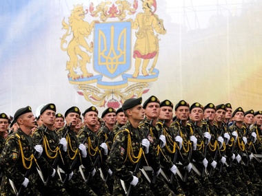 Министр обороны Украины: Армия приведена в высшую степень боеготовности