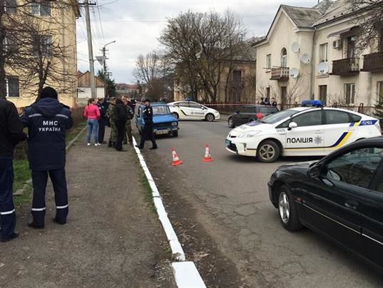 В Мукачево возле школы неизвестные устроили перестрелку