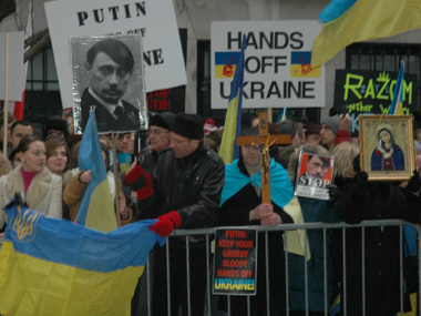 В Нью-Йорке протестовали против вторжения России в Крым. Фоторепортаж