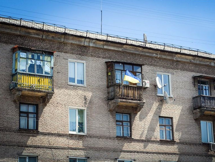 В России полиция потребовала у жителя Брянска снять флаг Украины с балкона. Мужчина обратился в Генпрокуратуру РФ за разъяснениями