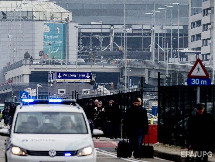 Власти Бельгии заявили о гибели по меньшей мере 13 человек в результате взрывов в аэропорту Брюсселя